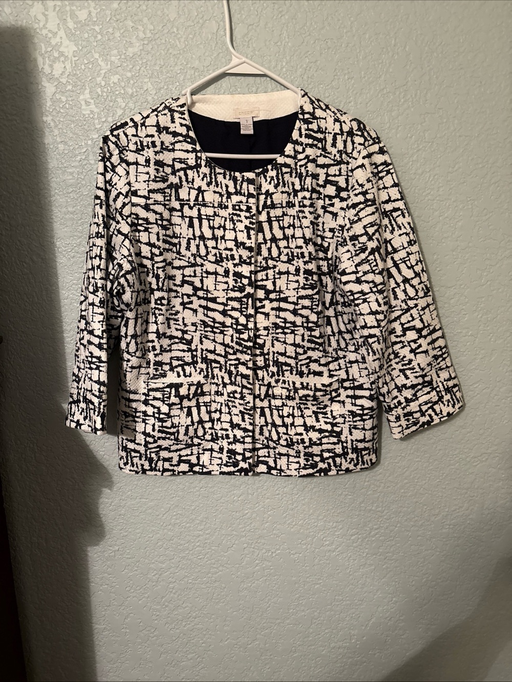 CHICO'S Black White Blazer Womens M 3/4 Sleeve Pockets Hidden Snap Closure